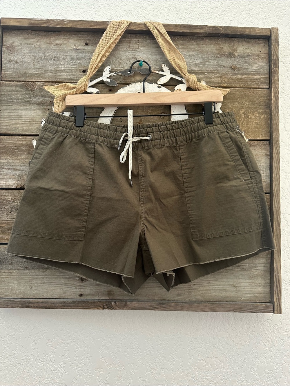Vuori Ripstop Casual Drawstring Utility Shorts - Olive Green size L‎ NWT